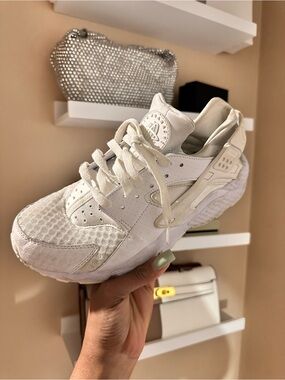 Nike White Low-Top Athletic Sneaker